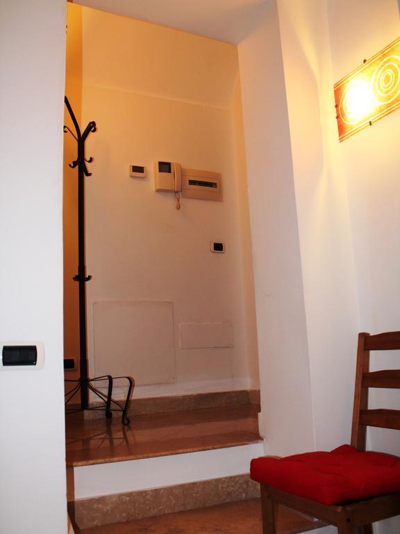 Hella Ibernesi 23 Fori Imperiali Inn, New Gestion! روما الغرفة الصورة