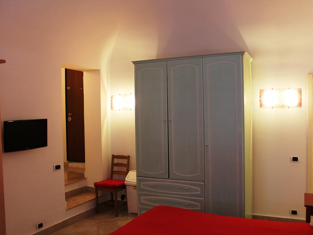 Hella Ibernesi 23 Fori Imperiali Inn, New Gestion! روما الغرفة الصورة