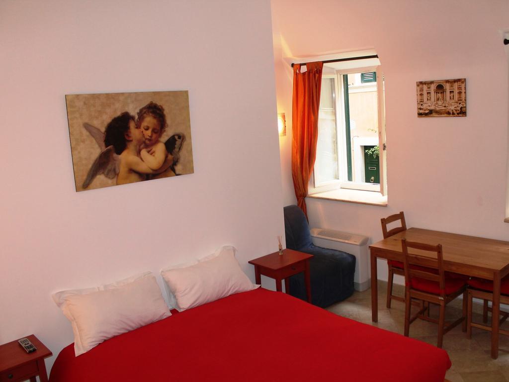 Hella Ibernesi 23 Fori Imperiali Inn, New Gestion! روما الغرفة الصورة