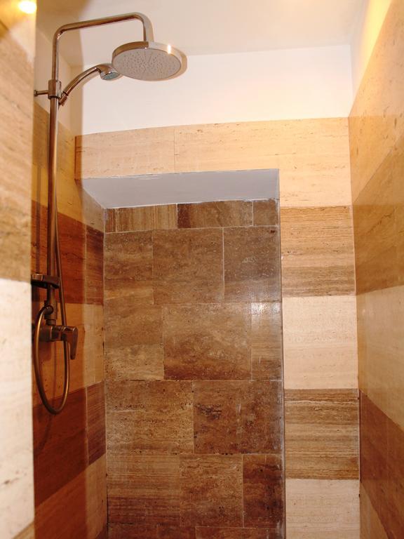 Hella Ibernesi 23 Fori Imperiali Inn, New Gestion! روما الغرفة الصورة